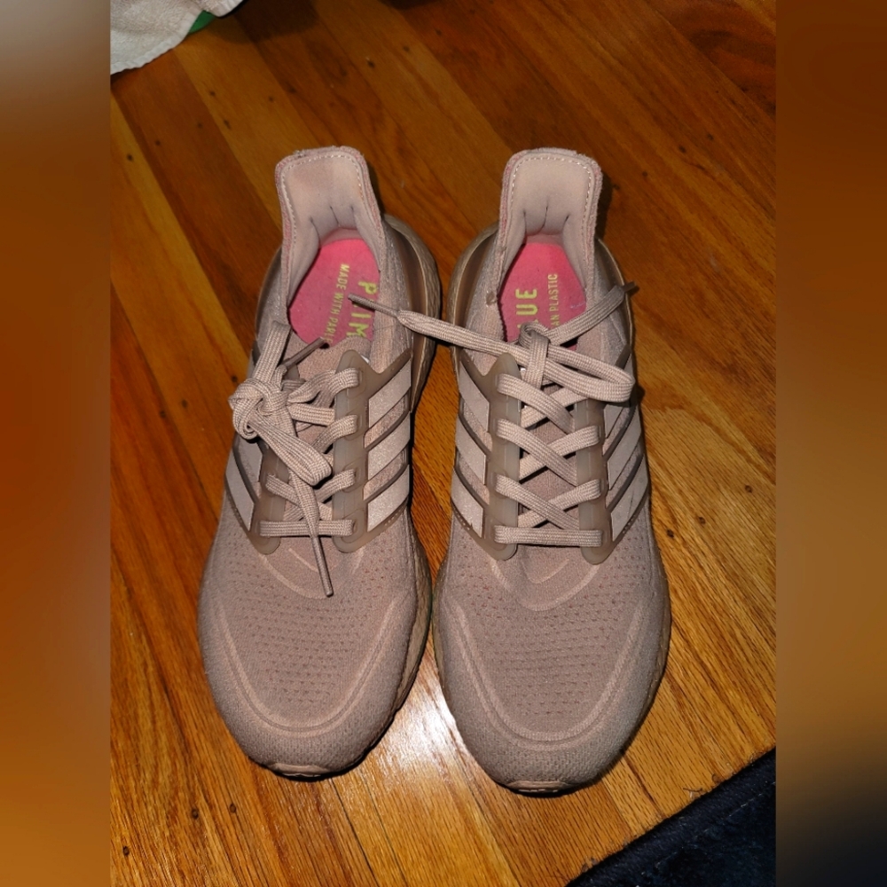 Adidas Ultra Boost 21 Running shoes size 7
